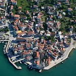 Lejlighed In With Terrace, Air Condition, Wifi, Washing Machine Pirovac