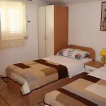 In With Terrace, Air Condition, Wifi, Washing Machine *