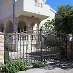 In With Terrace, Air Condition, Wifi, Washing Machine *