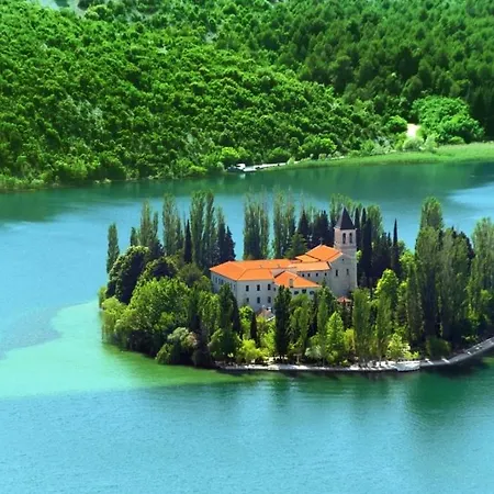 Apartman In With Terrace, Air Condition, Wifi, Washing Machine *