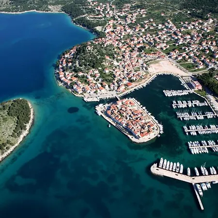 In With Terrace, Air Condition, Wifi, Washing Machine Apartman