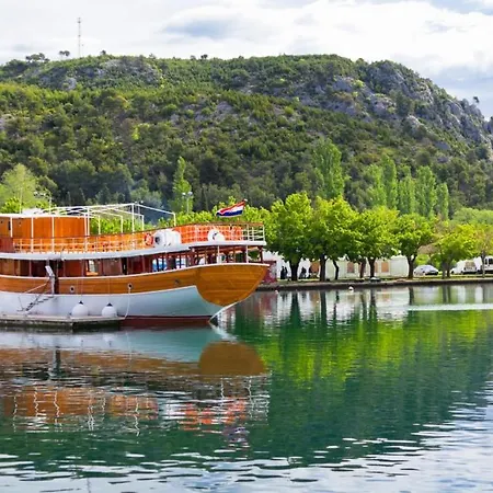 In With Terrace, Air Condition, Wifi, Washing Machine דירה פירובאץ