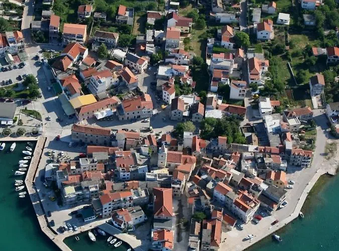 דירה In With Terrace, Air Condition, Wifi, Washing Machine פירובאץ