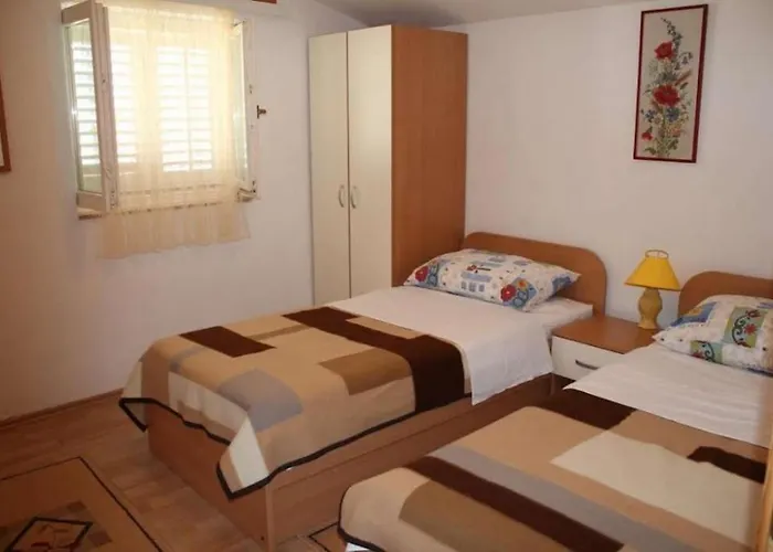 In With Terrace, Air Condition, Wifi, Washing Machine *