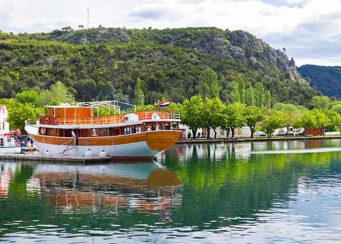 In With Terrace, Air Condition, Wifi, Washing Machine דירה פירובאץ