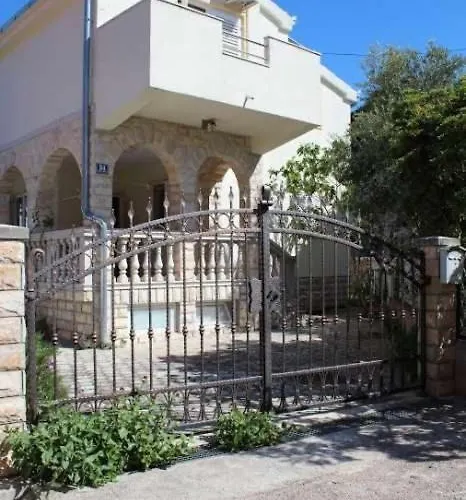 In With Terrace, Air Condition, Wifi, Washing Machine *